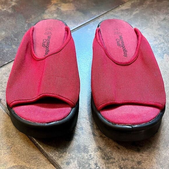 Montego Bay Club Women’s Red Stretch Slip ons Size 6 Wide - Picture 2 of 11